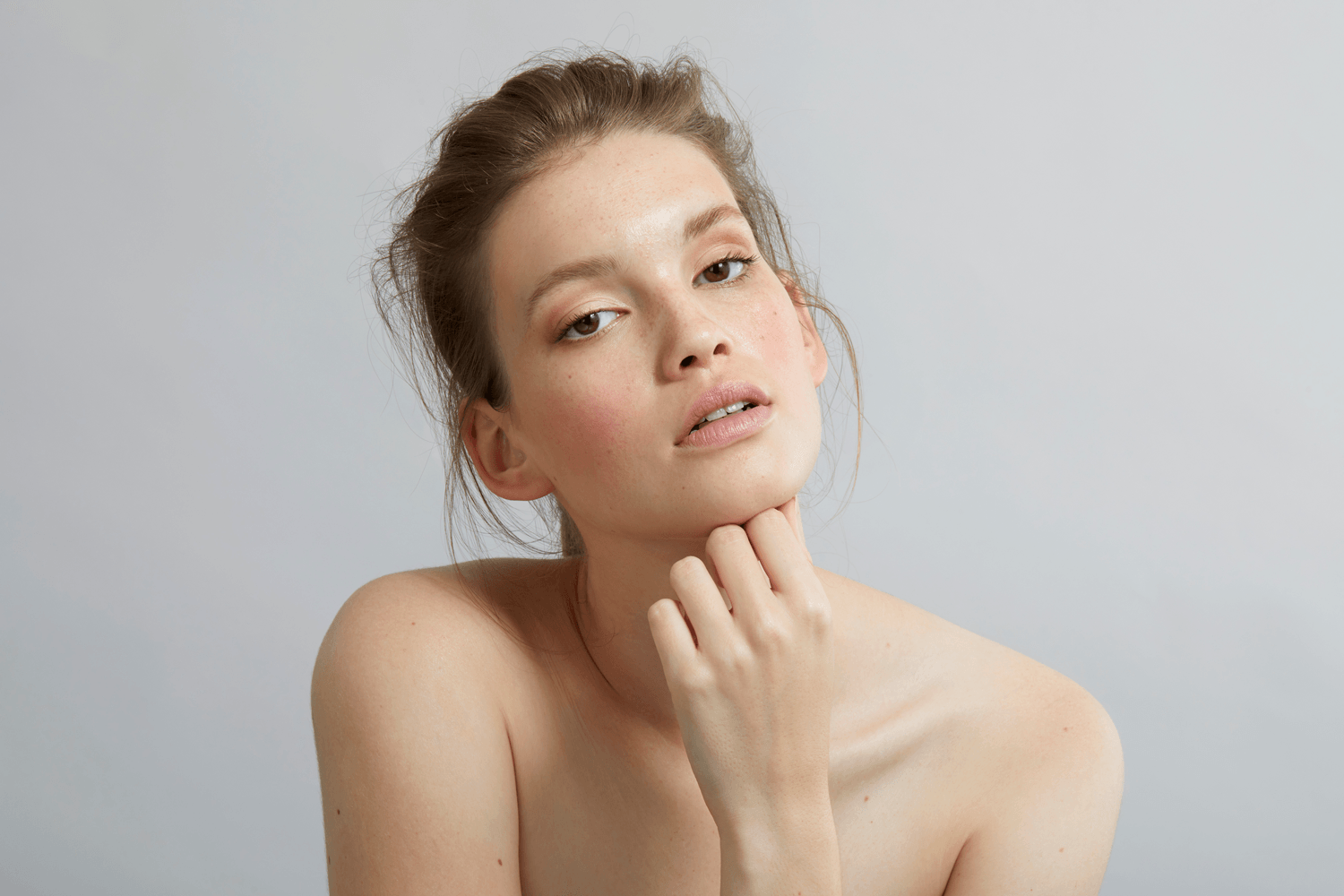 Your Ultimate Guide to the 'No Makeup, Makeup' Look.