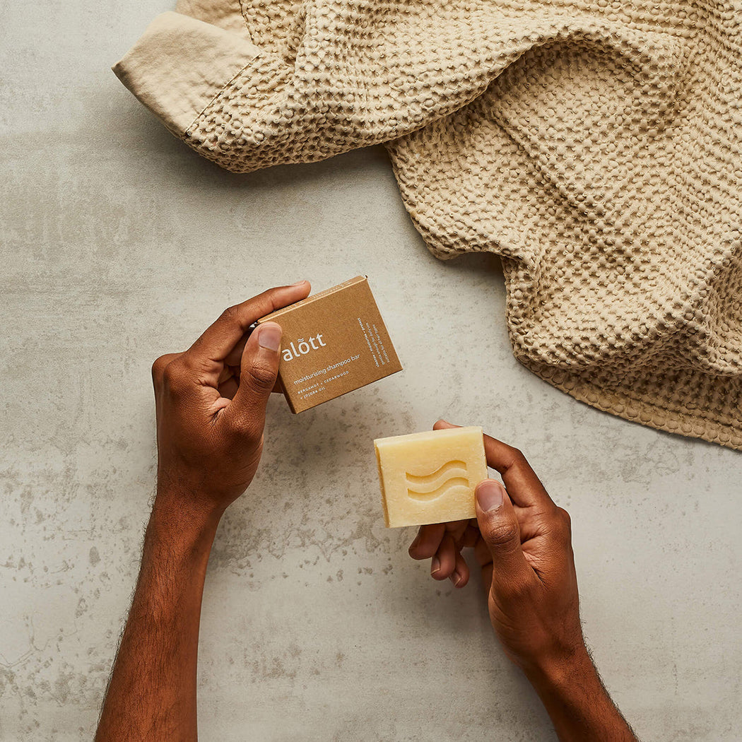 alott - moisturising shampoo bar