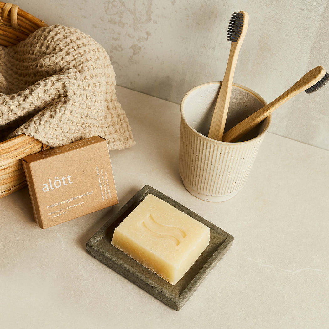 alott - moisturising shampoo bar